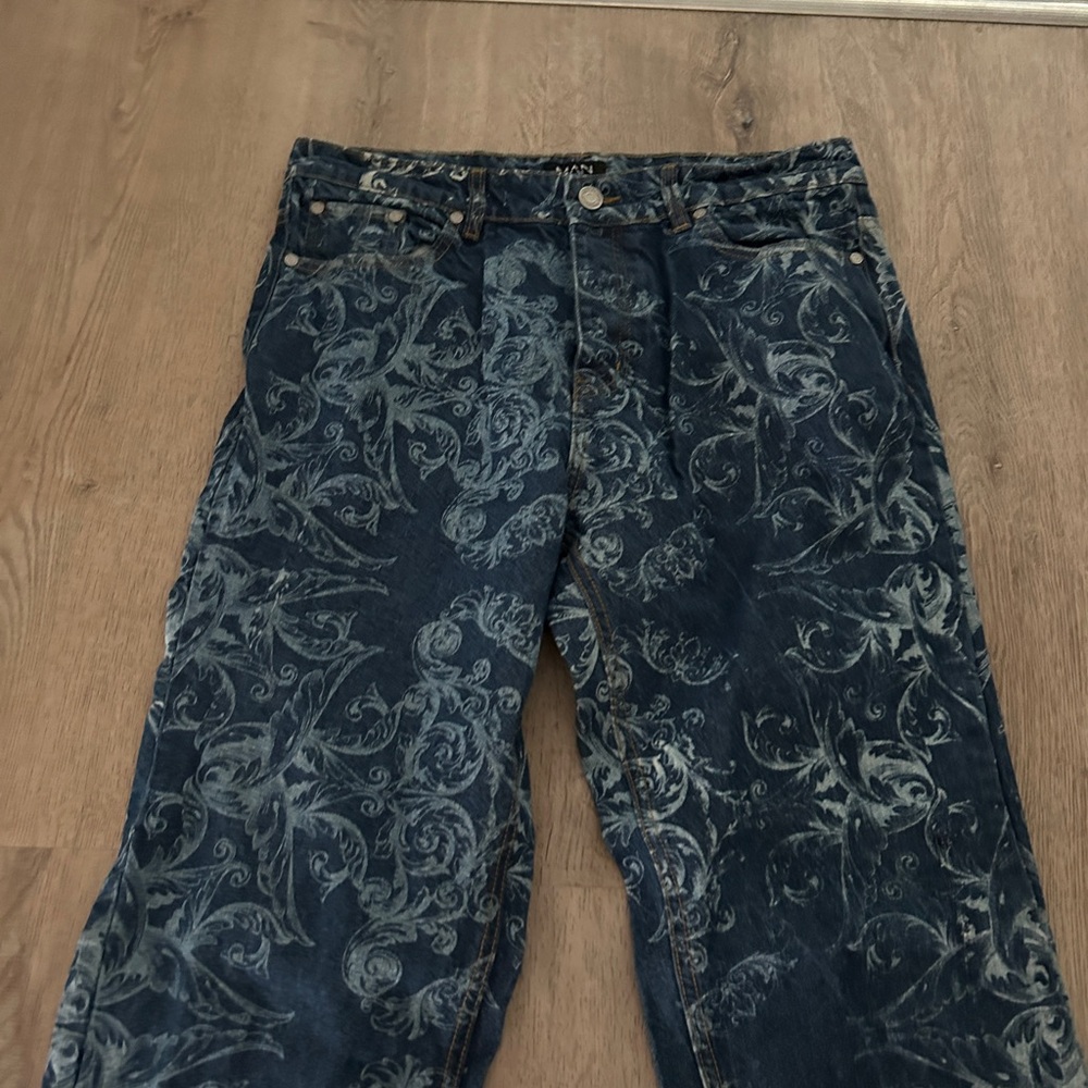 Tall Relaxed Fit Baroque Print Jeans

Size 34 Great Condition No Flaws